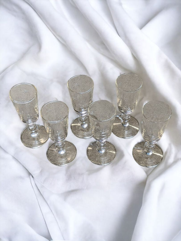 Vintage Glass Set | Timeless Elegance for Your Table