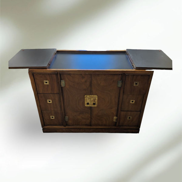 Buffett / server bar