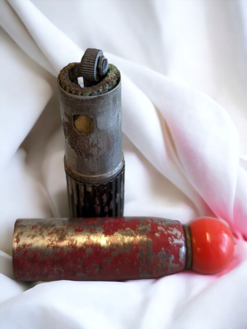 Red & Black  Vintage Weston Victory Lighter