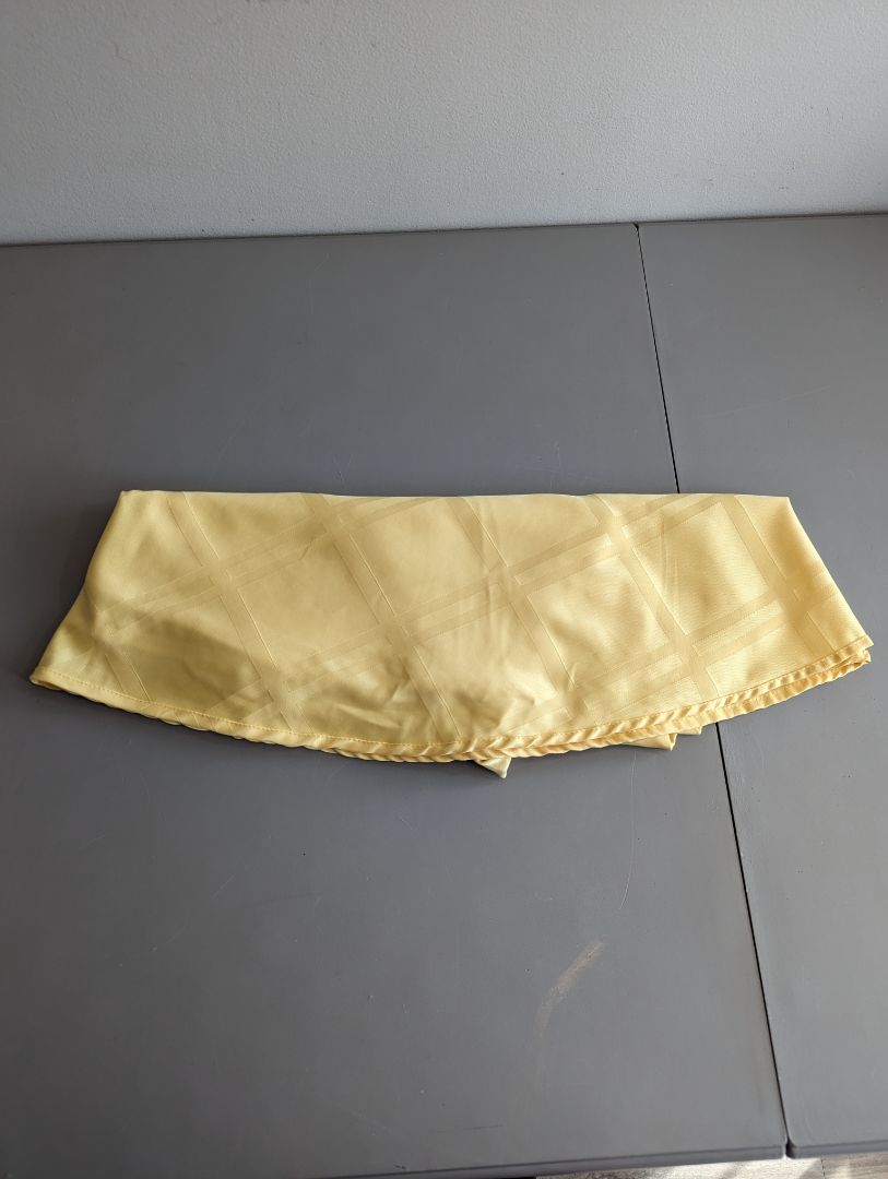Yellow Table Cloth 5 ft