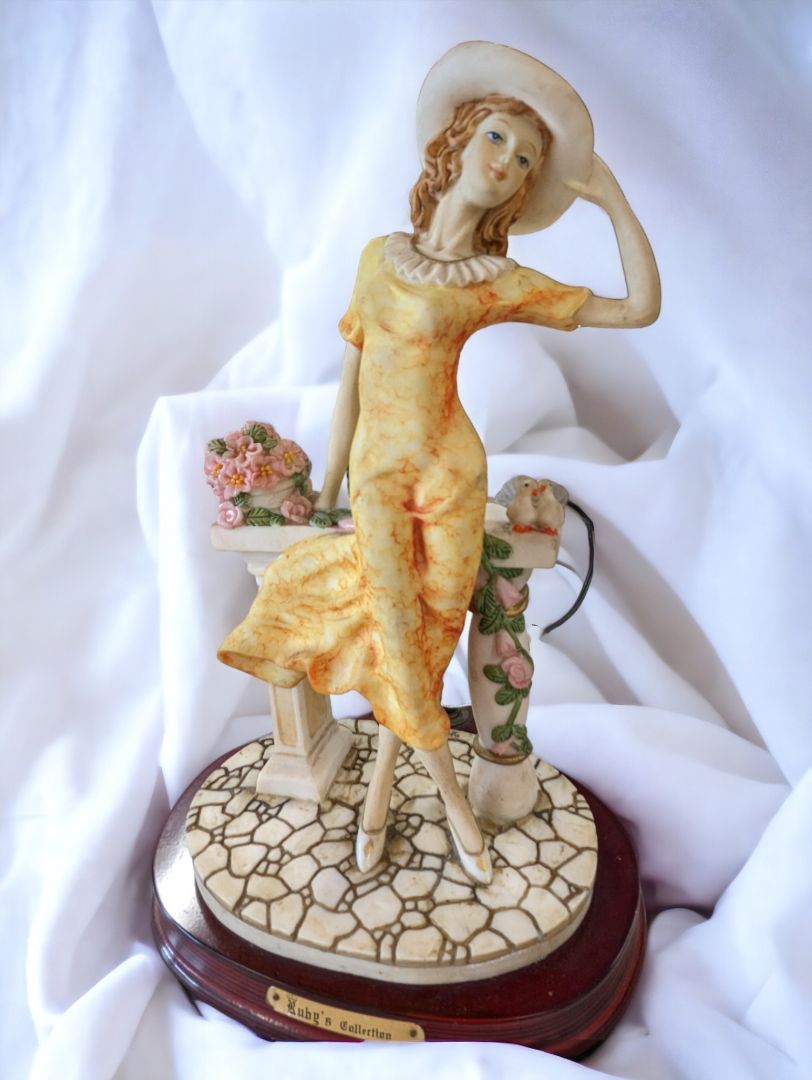 Vintage THE RUBY'S COLLECTION Table Lamp