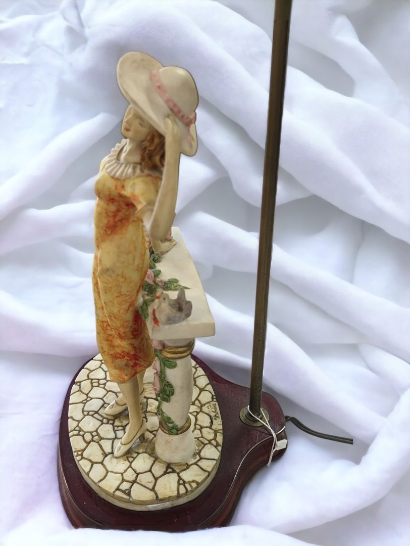 Vintage THE RUBY'S COLLECTION Table Lamp