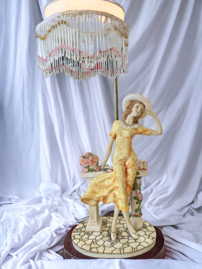 Vintage THE RUBY'S COLLECTION Table Lamp