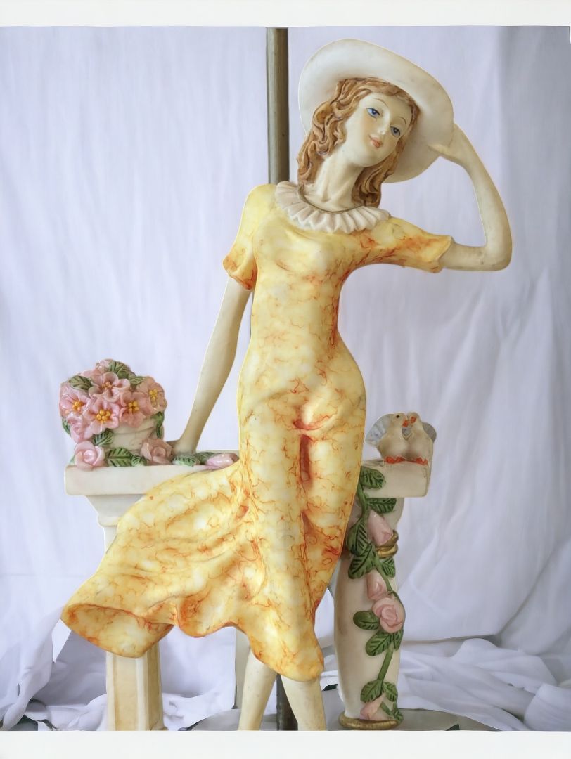 Vintage THE RUBY'S COLLECTION Table Lamp
