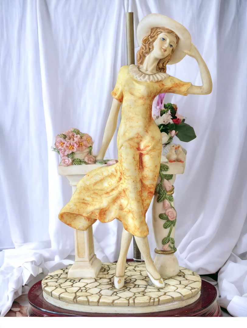 Vintage THE RUBY'S COLLECTION Table Lamp