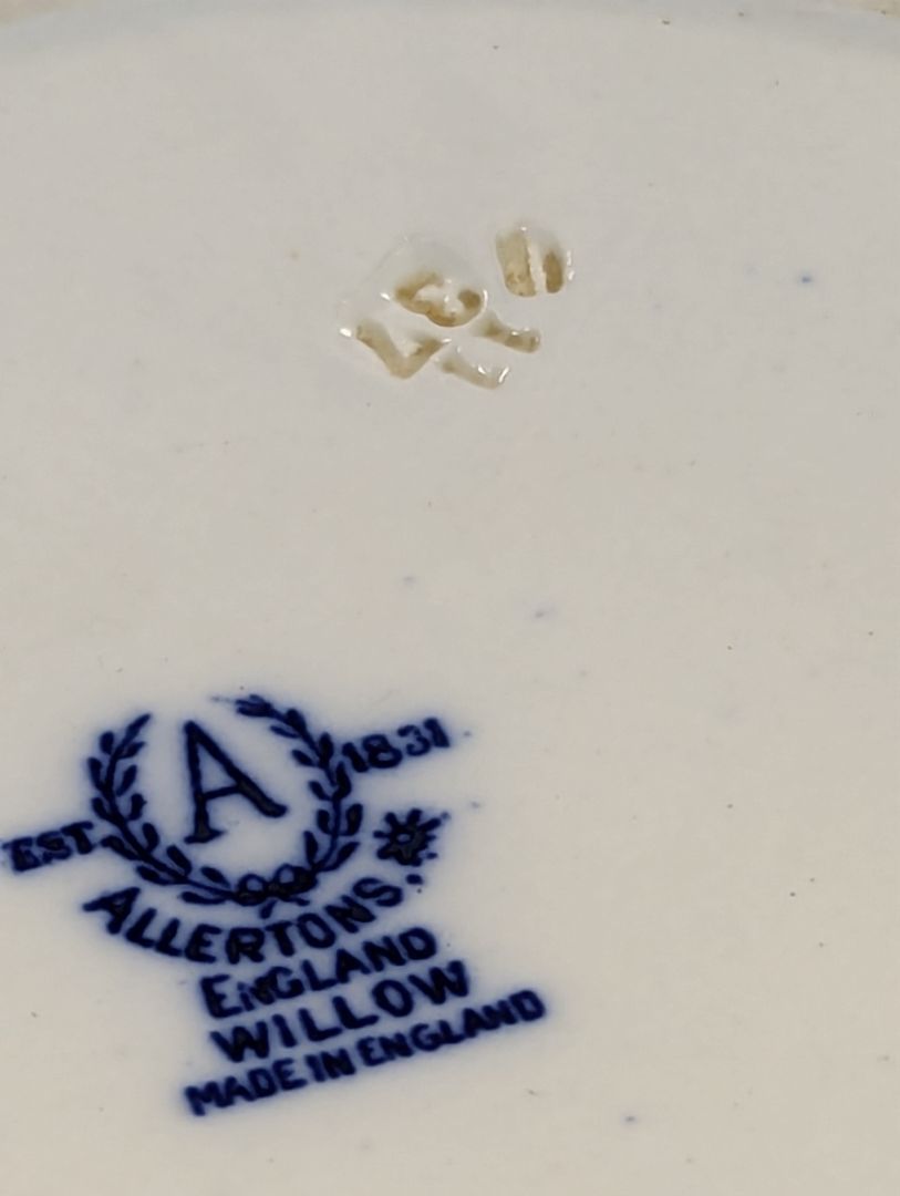 Vintage Allertons Blue Willow Plate
