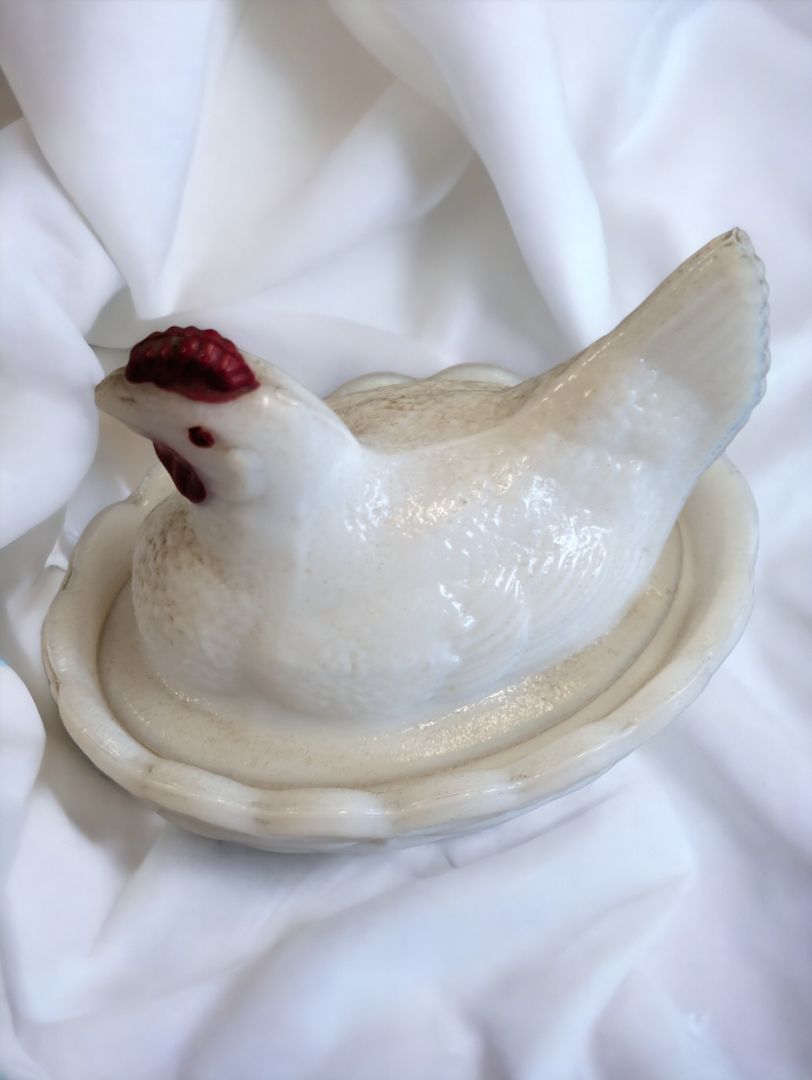Vintage Westmoreland Mini Hen on Nest