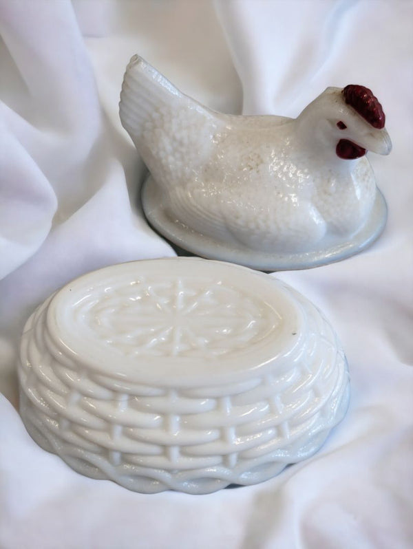 Vintage Westmoreland Mini Hen on Nest
