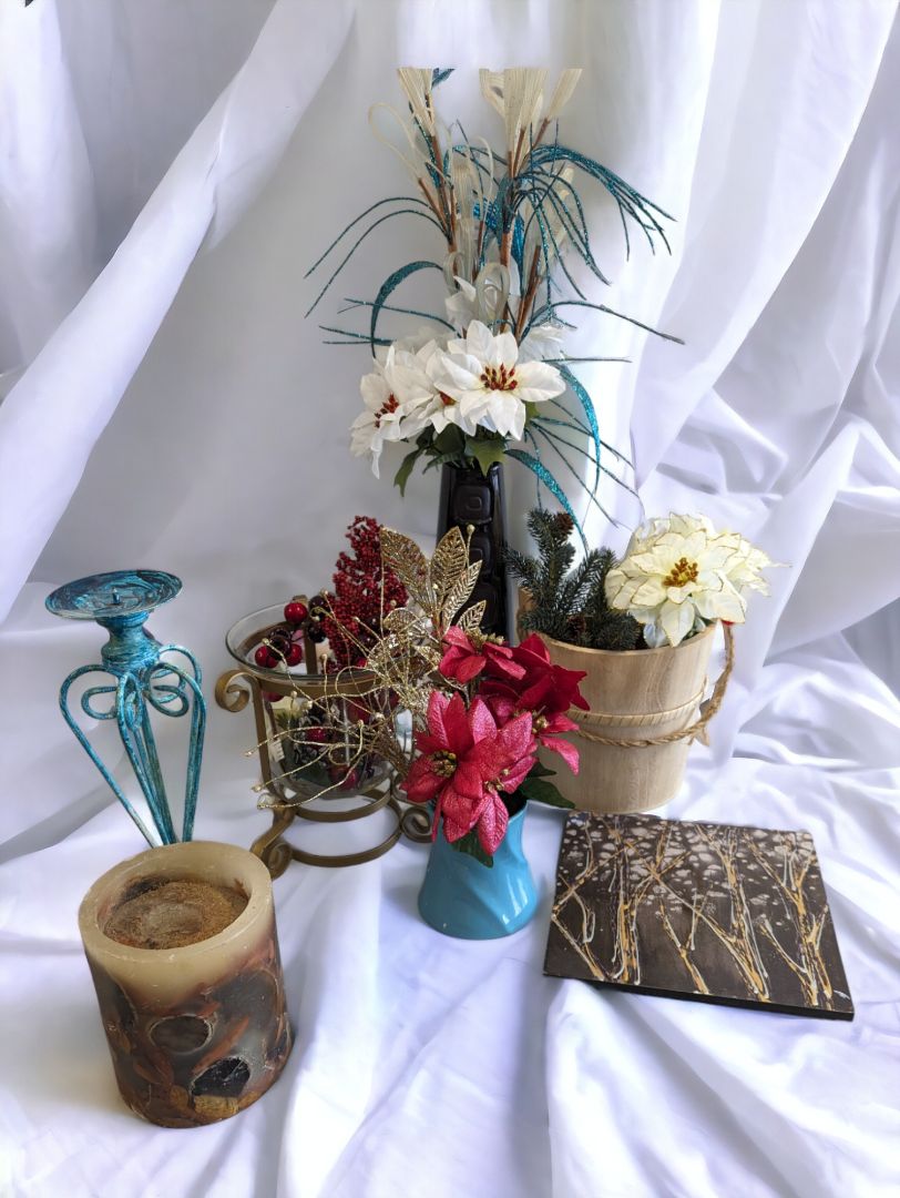 Lot of 8 Decoration Items