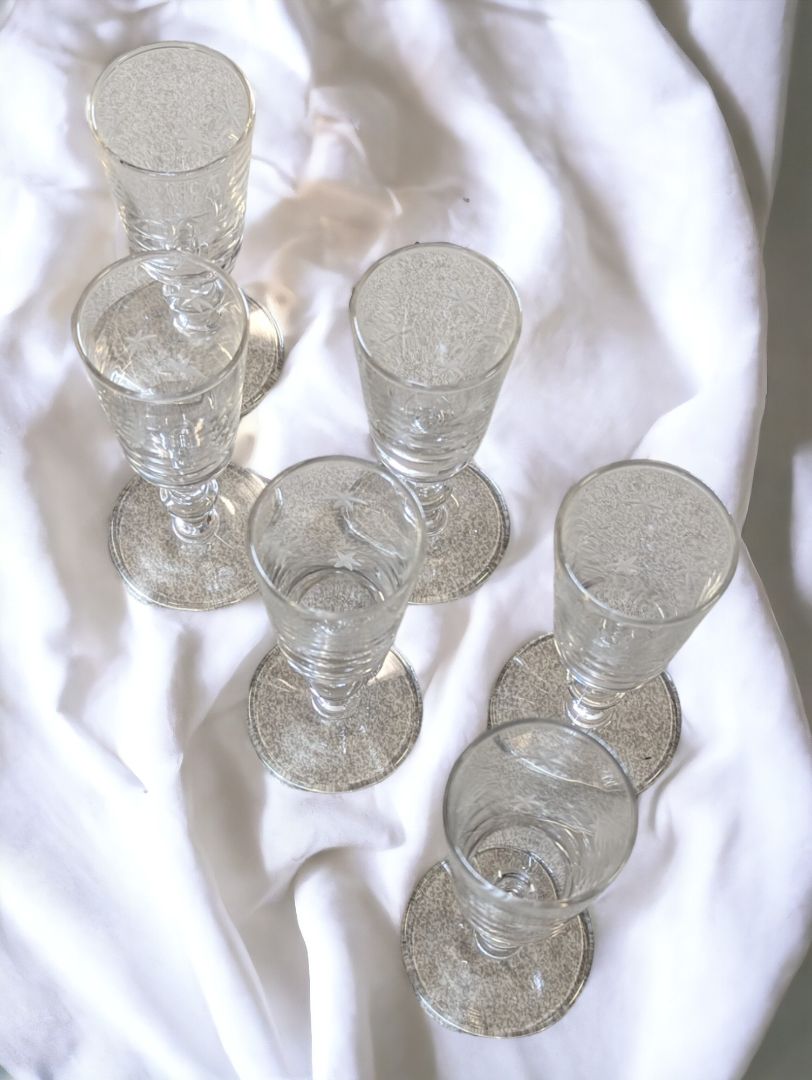 Vintage Glass Set | Timeless Elegance for Your Table