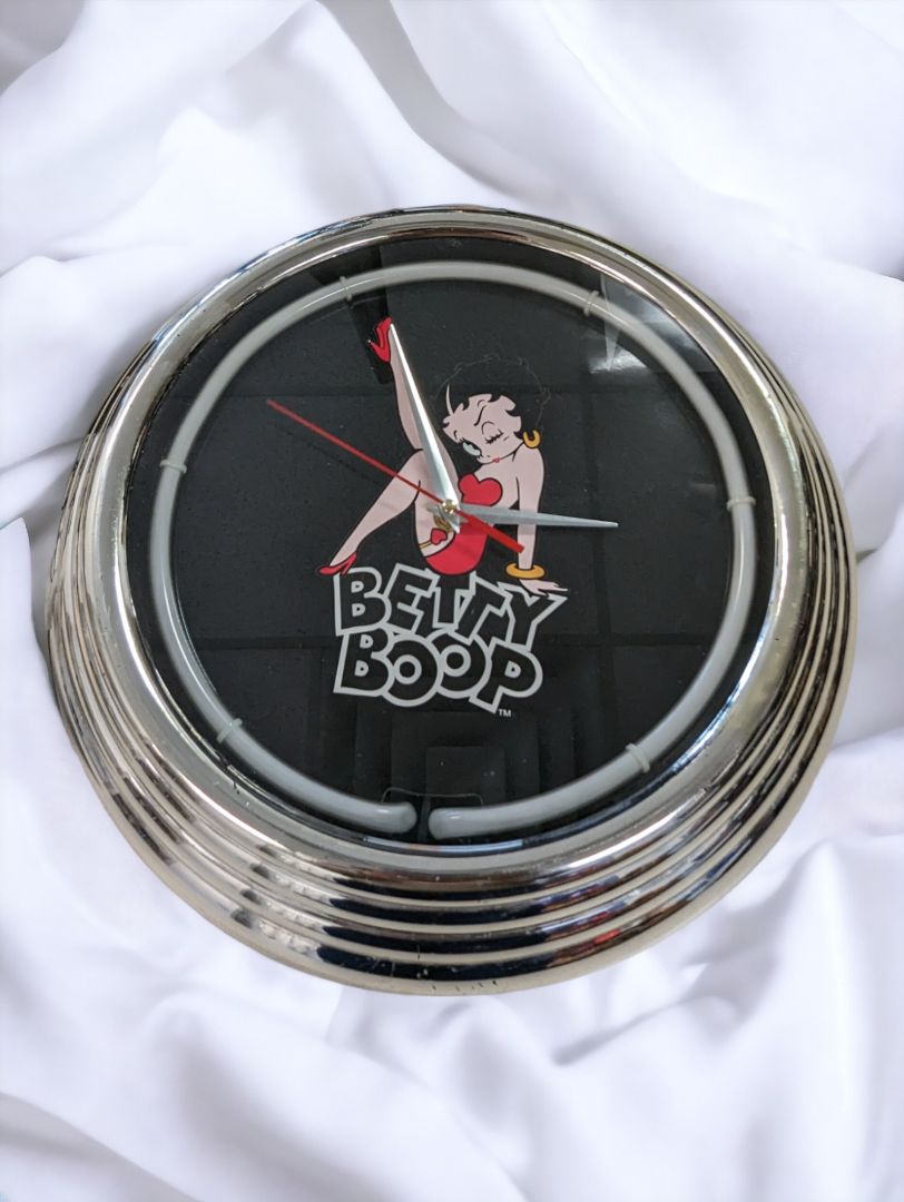 Vintage Betty Boop Neon Clock