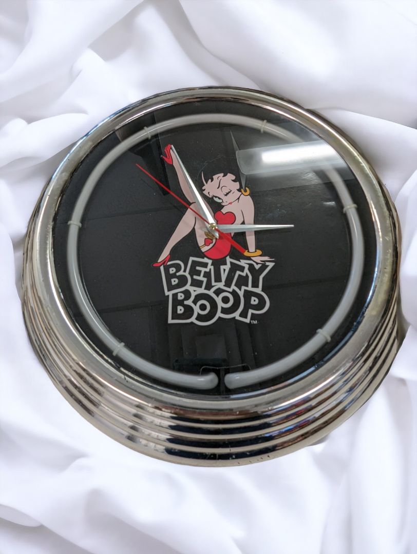 Vintage Betty Boop Neon Clock