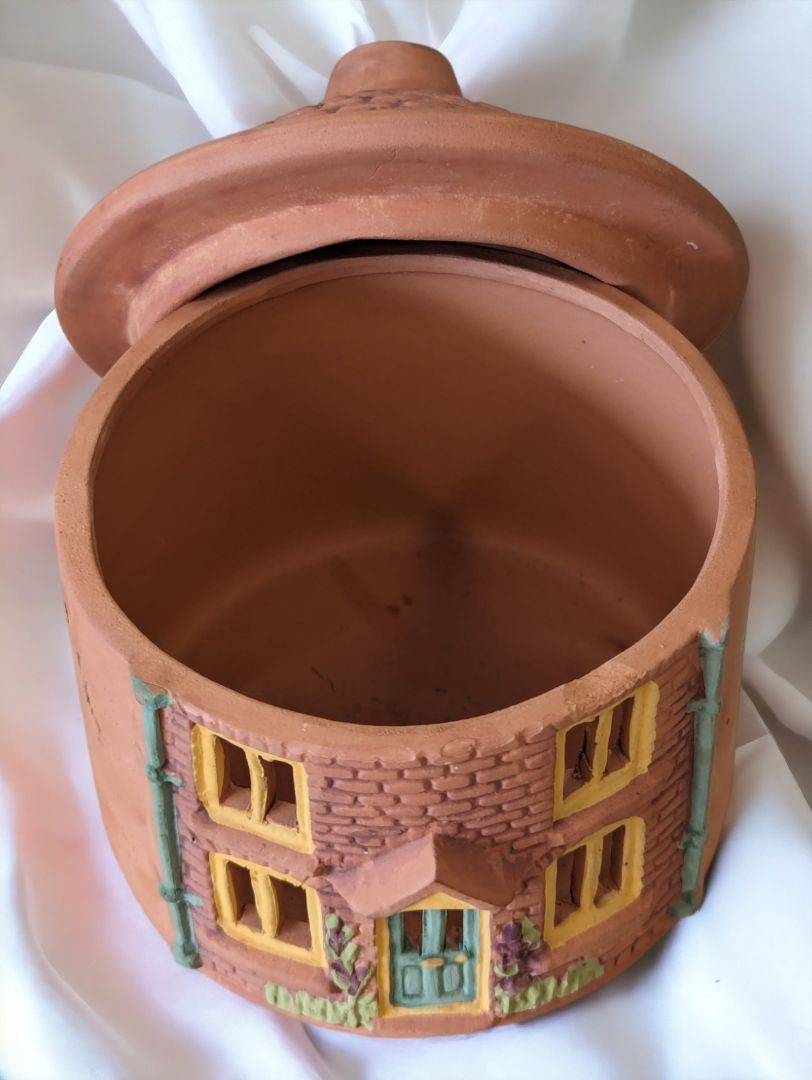 Traditional Decorative Clay House-Tea light