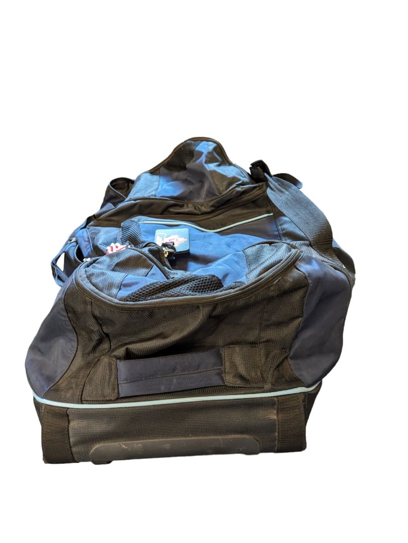 Starter Vintage Duffle Bag on Wheels