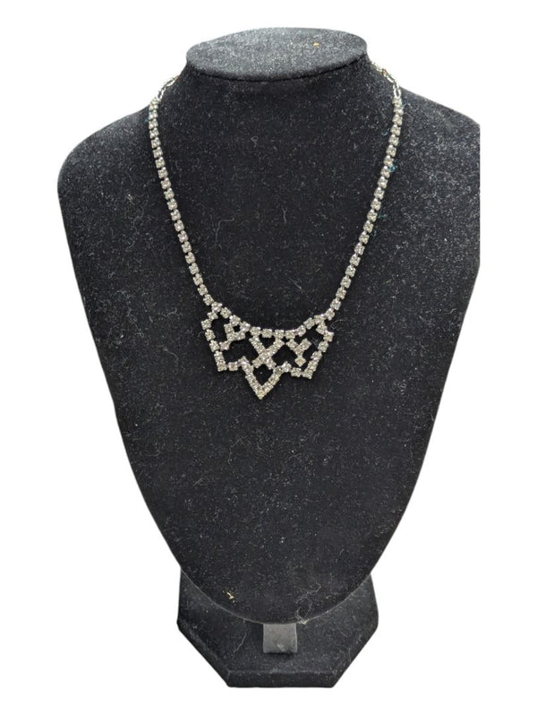 2 Necklaces & 4 Pairs of Ear clips