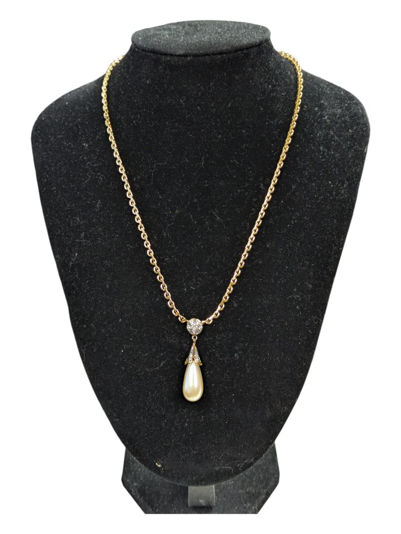 Vintage Nina Ricci Tear Drop Pearl Gold tone Necklace