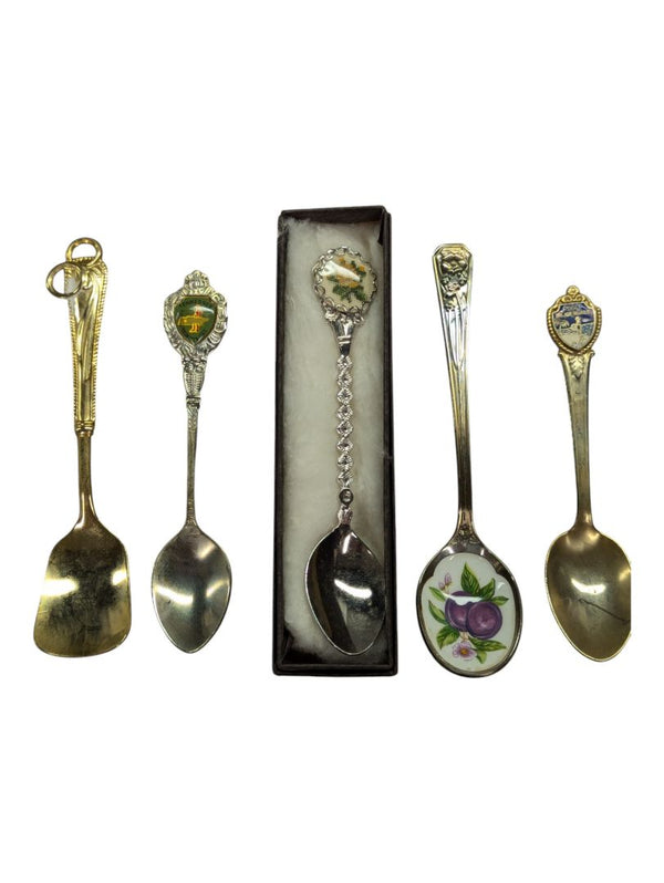 Vintage Lot of 10 Collector Spoons -17