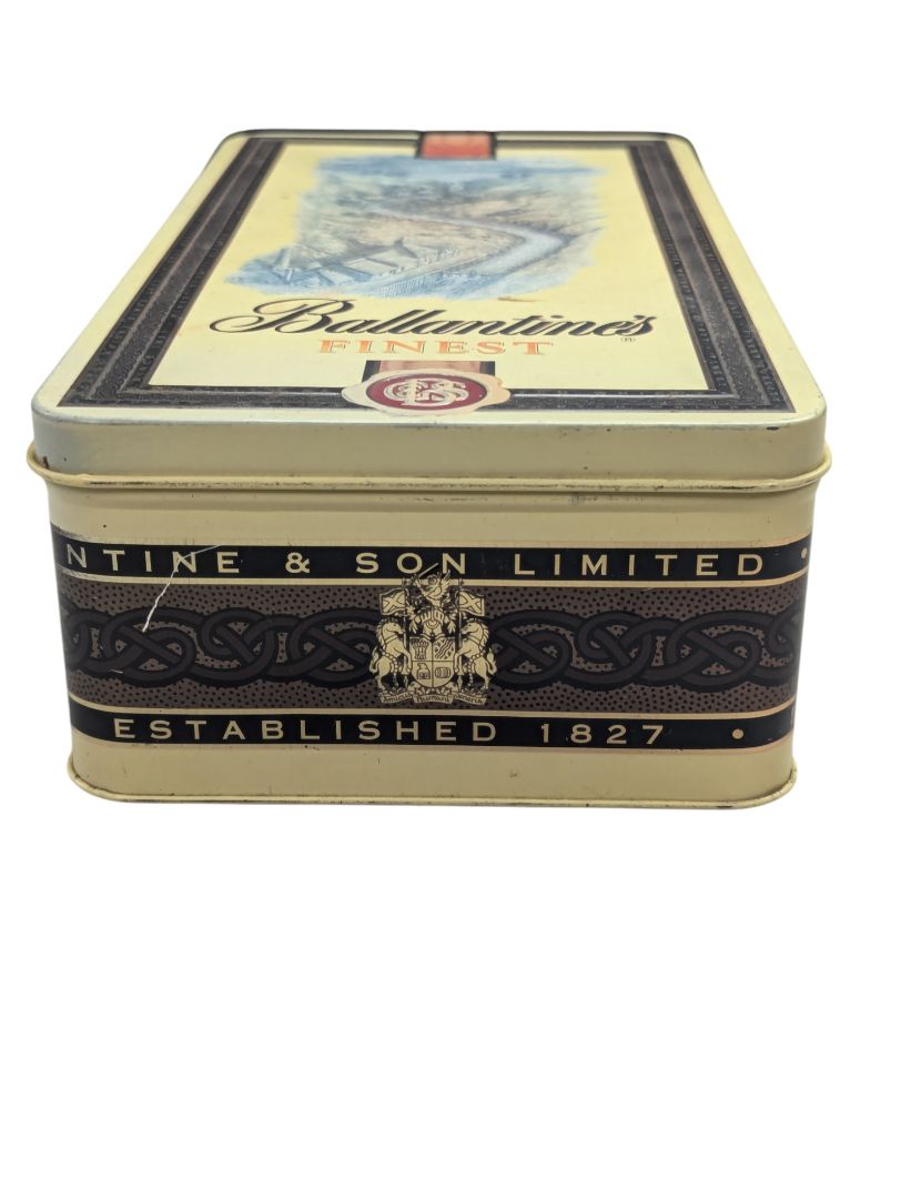 Vintage lot of tins