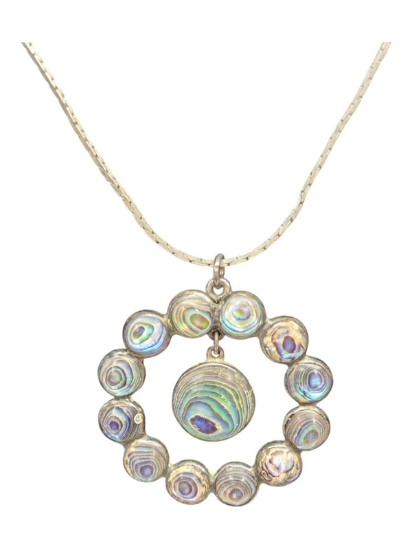 Iridescent patterned necklace set