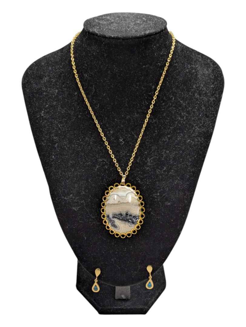 Blue geode with gold detailing jewelry set