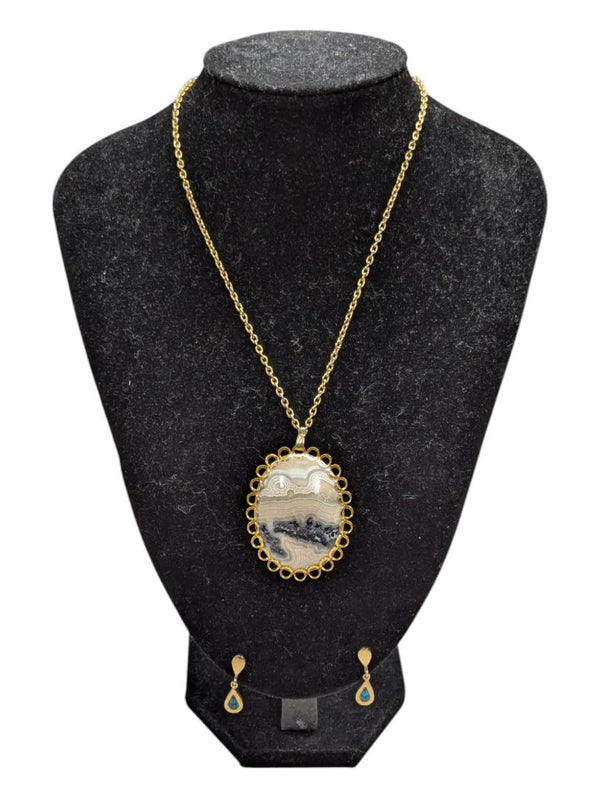 Blue geode with gold detailing jewelry set