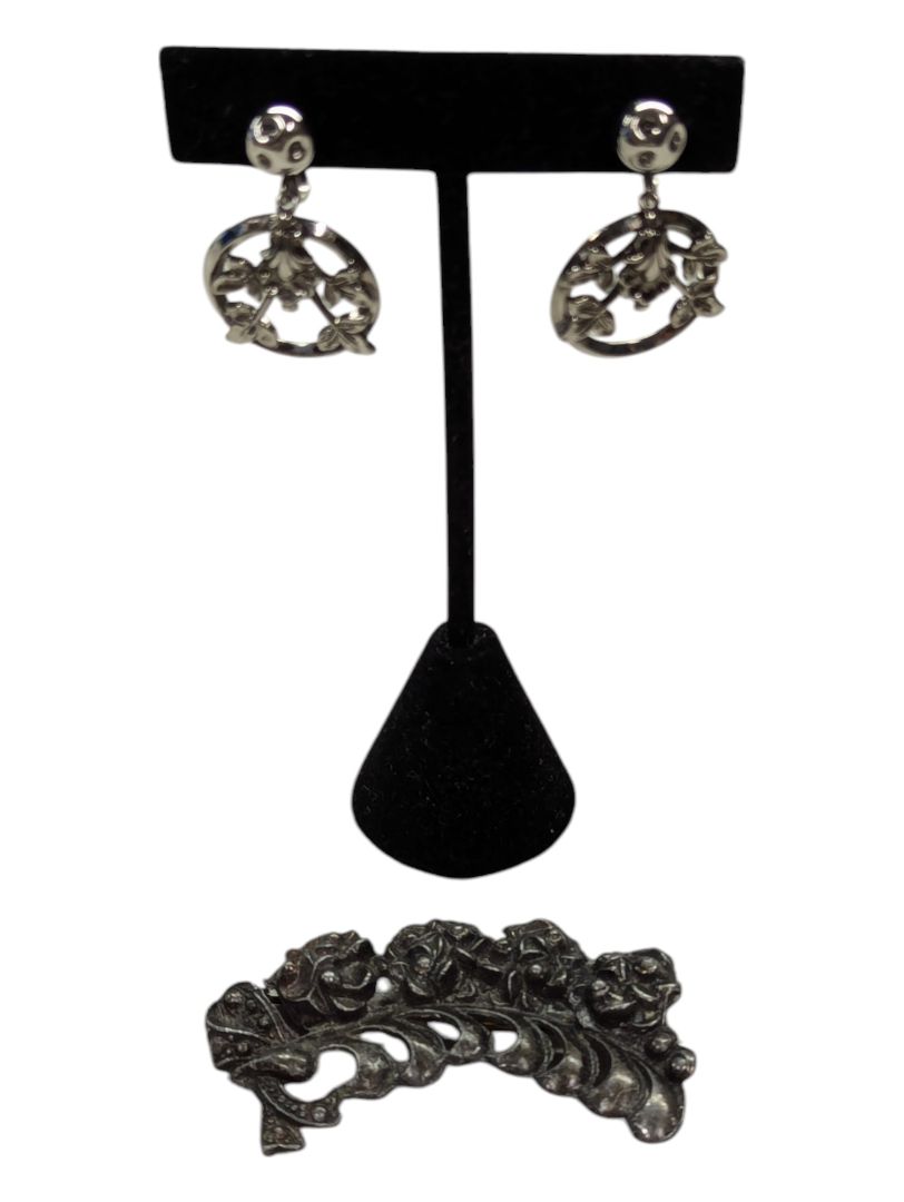 Silver tone floral jewelry set