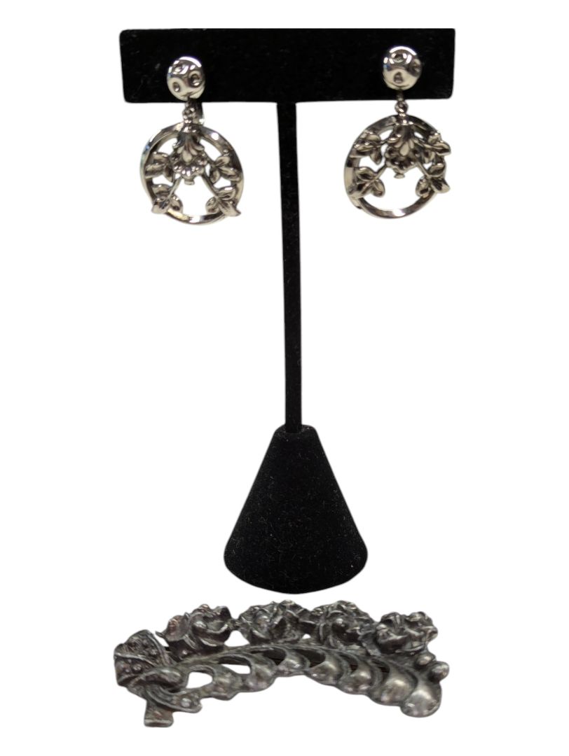 Silver tone floral jewelry set