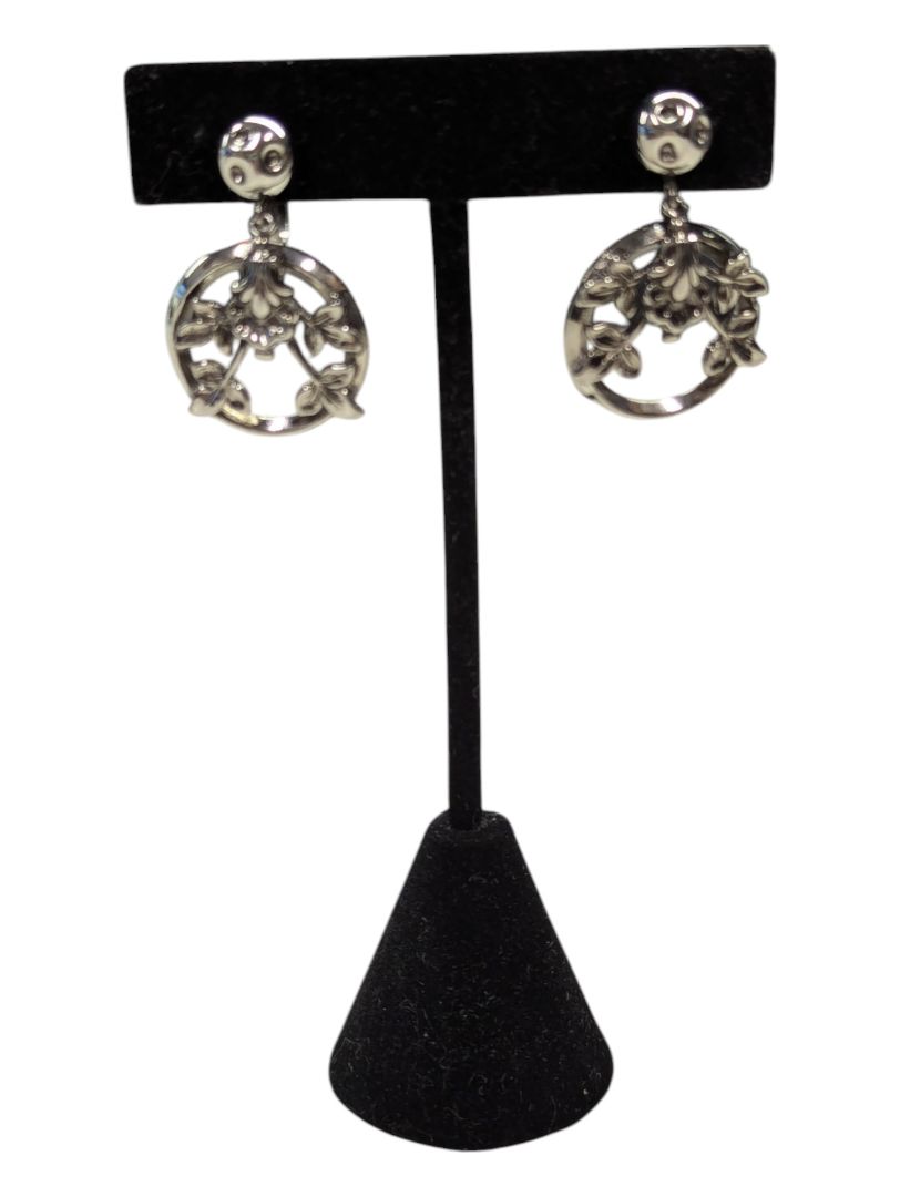 Silver tone floral jewelry set