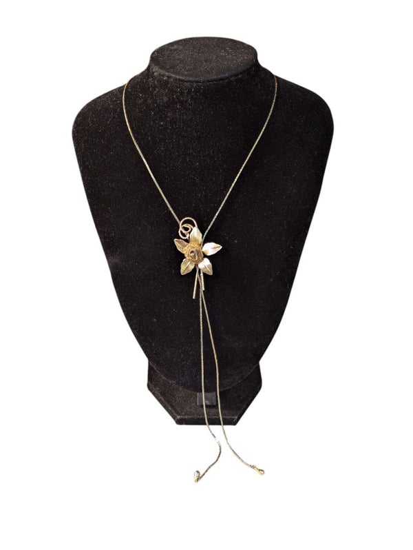 Neck tie style necklace with flower