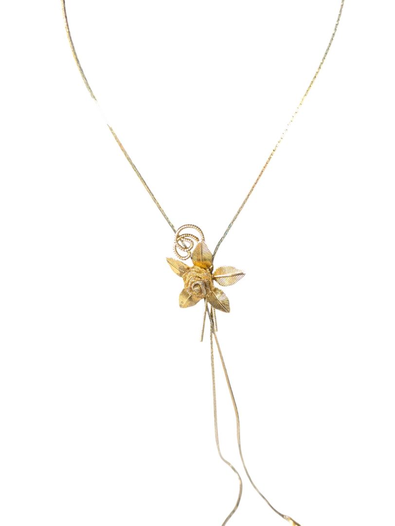 Neck tie style necklace with flower