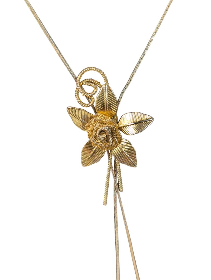 Neck tie style necklace with flower