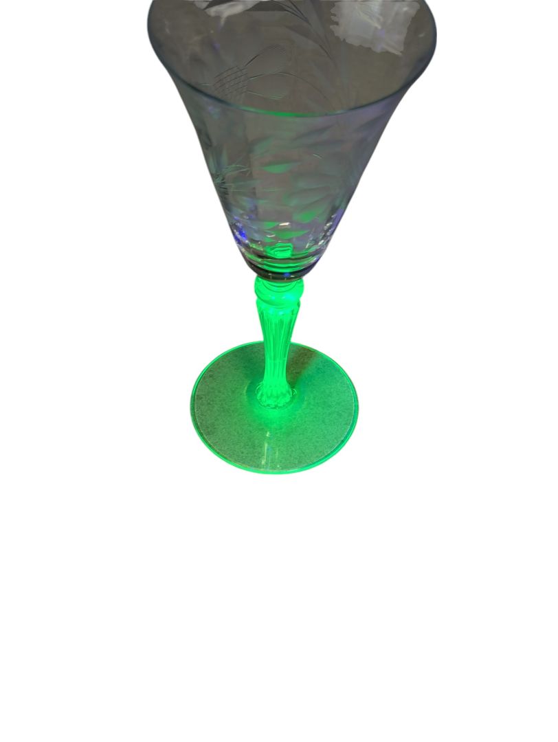 Uranium Streamed Wine Glass