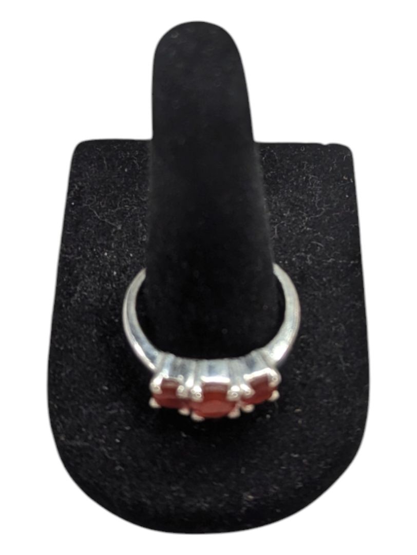 Red Tristone Silver Ring Size 6 1/2 (17)