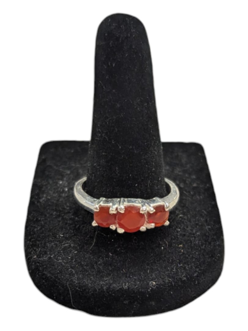 Red Tristone Silver Ring Size 6 1/2 (17)