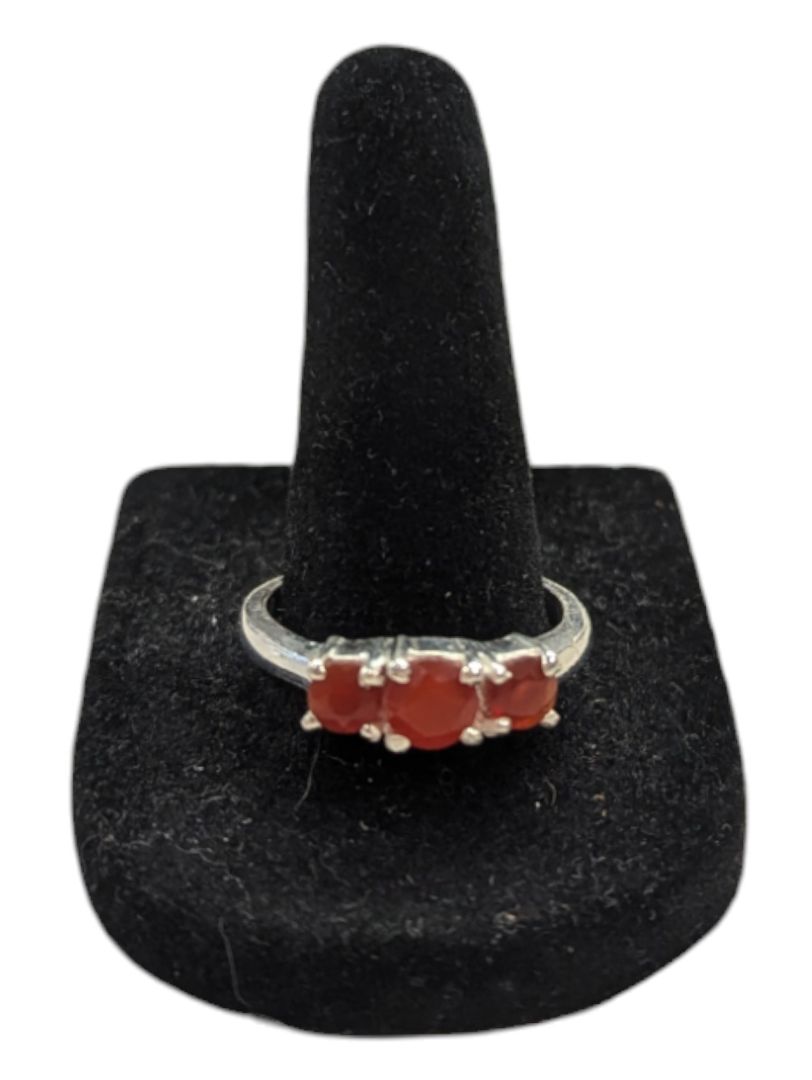 Red Tristone Silver Ring Size 6 1/2 (17)