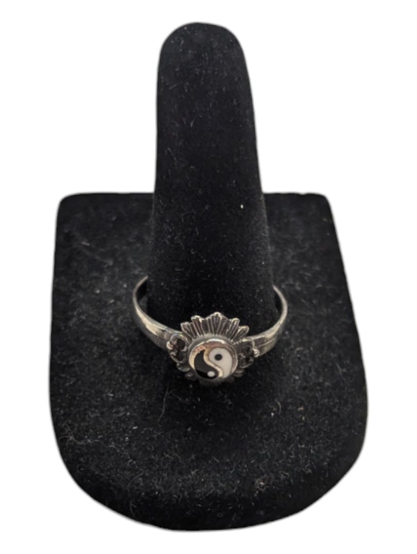 Yig Yag Silver Ring Size 6 3/4 (17 1/4)