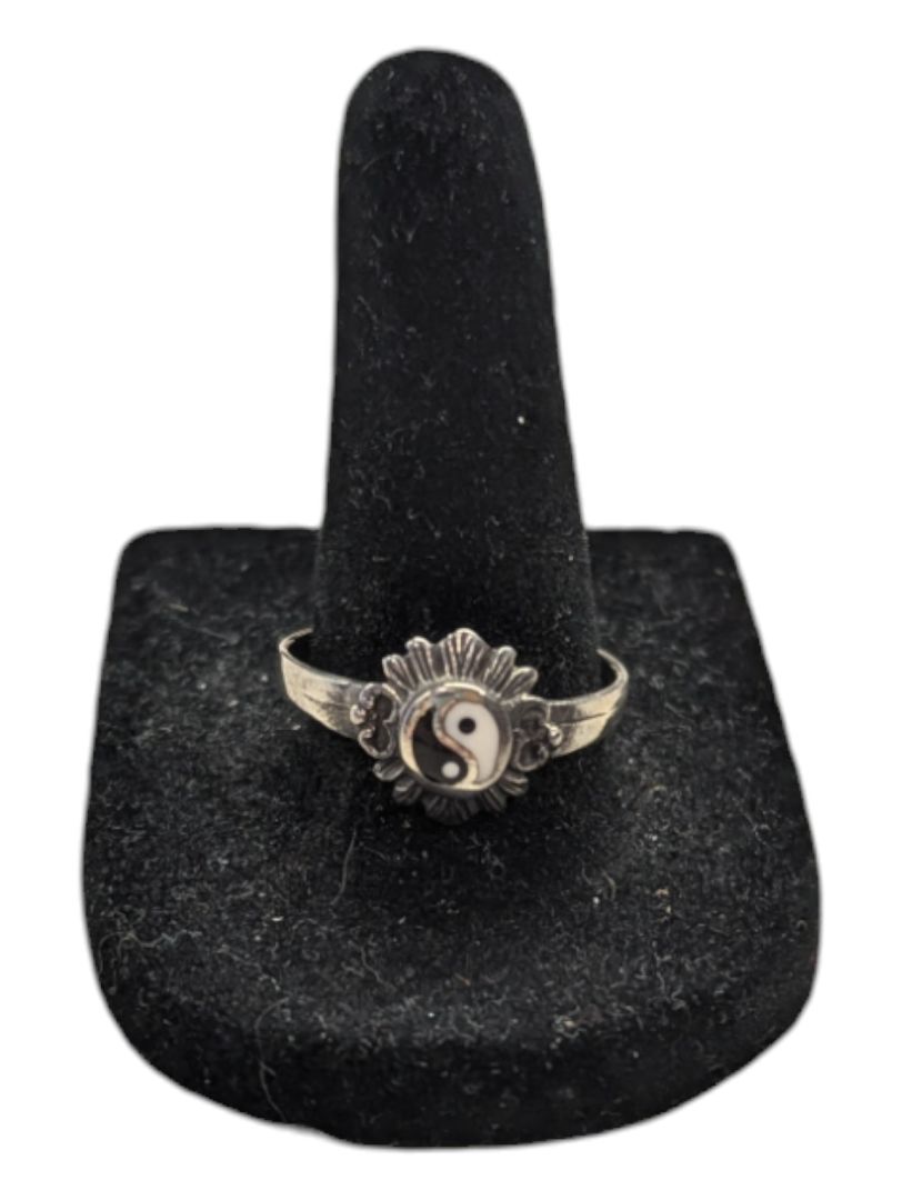 Yig Yag Silver Ring Size 6 3/4 (17 1/4)