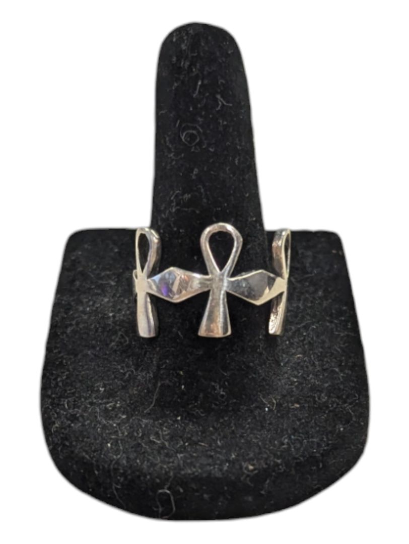 3 Cross Silver Ring Size 4 3/4 (15 1/2)