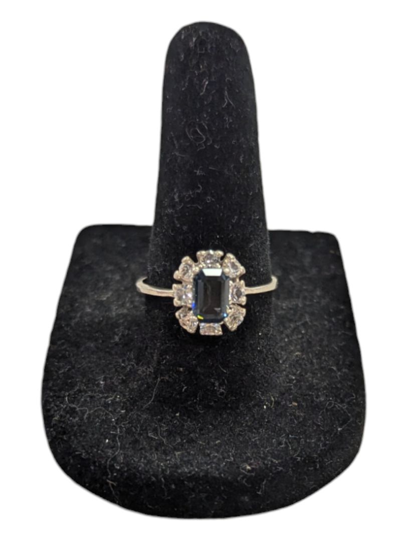 Regal Square Gem Silver Ring Size 4 1/4 (15)