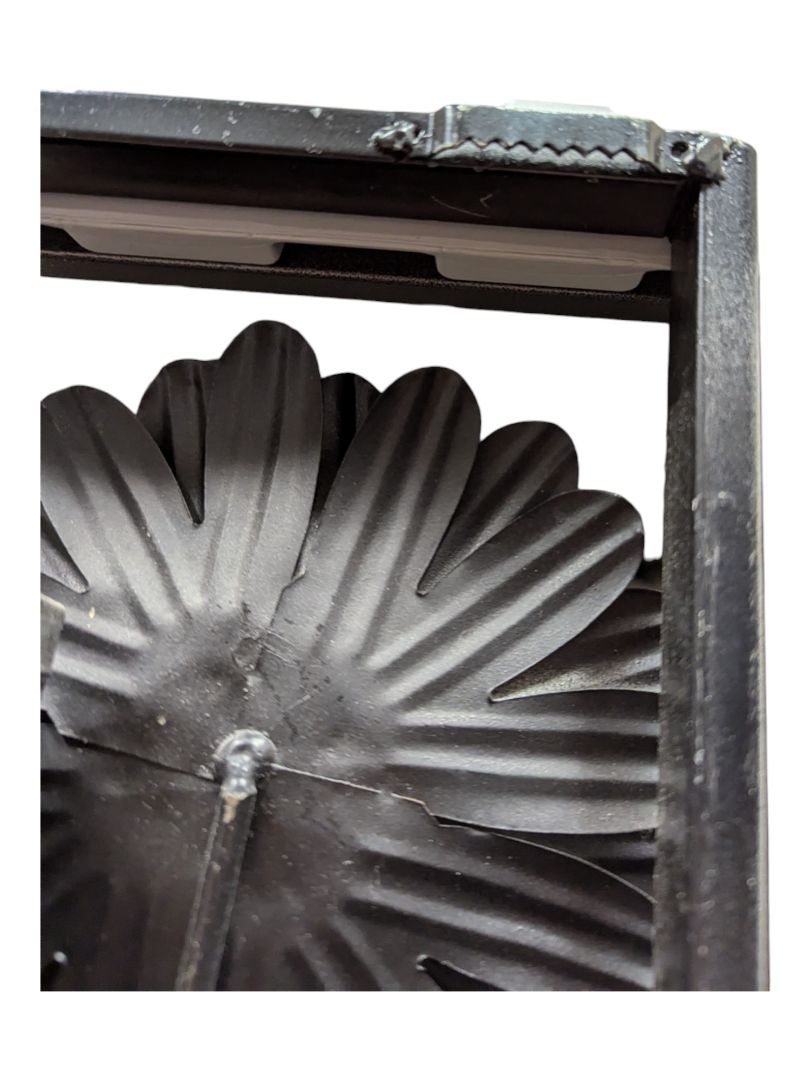 Pair of Metal Flower Wall Hangings 13 1/2