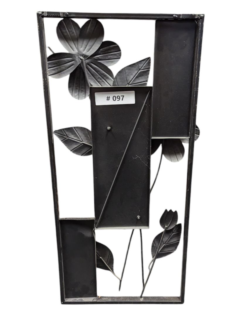 Pair of Metal Flower Wall Hangings 13 1/2