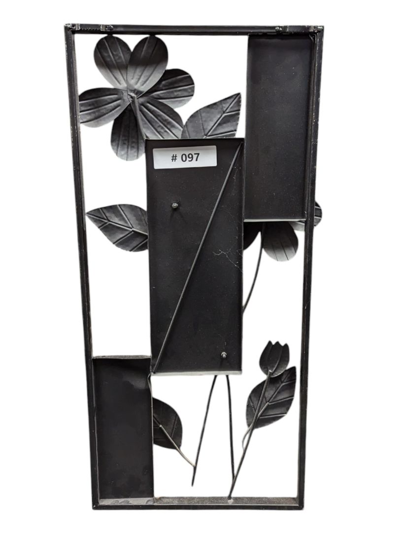 Pair of Metal Flower Wall Hangings 13 1/2