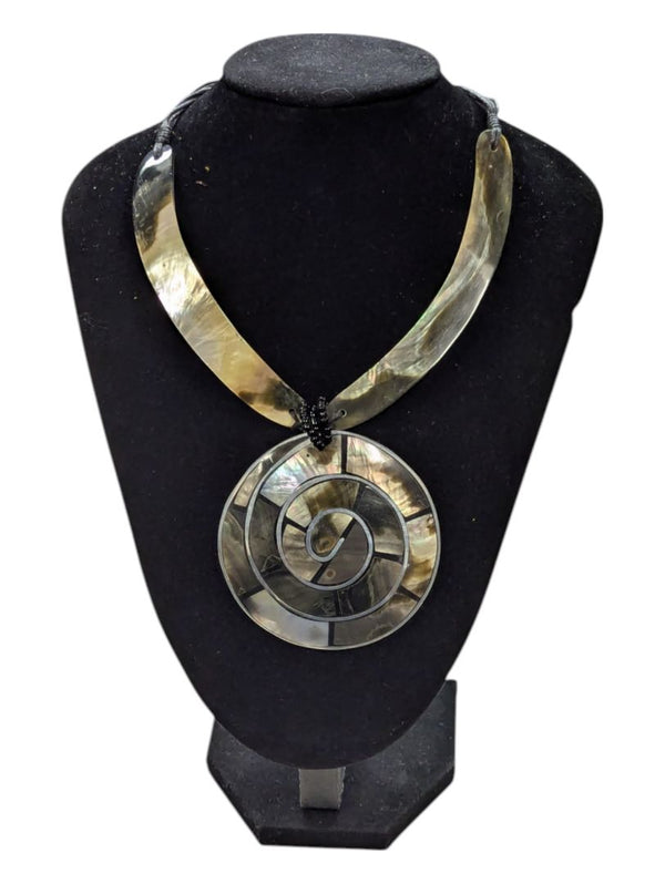 Horn Necklace w/ Shell Shape Pendant