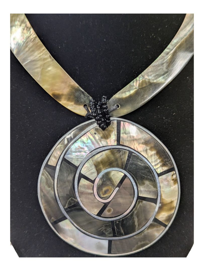Horn Necklace w/ Shell Shape Pendant