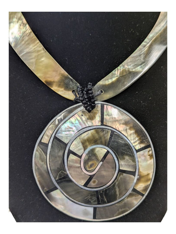 Horn Necklace w/ Shell Shape Pendant