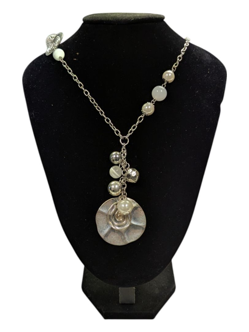 Fashion Necklace w/ Pearl and Slivertone Pendant