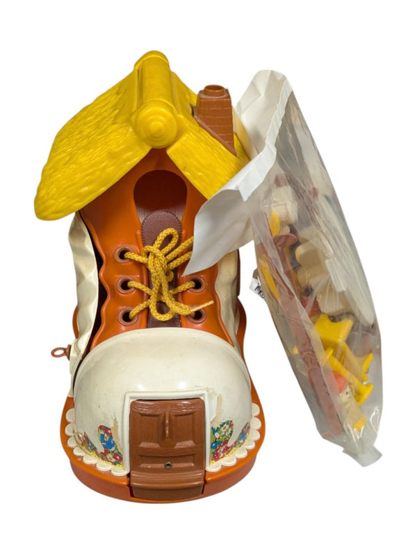 1977 Vintage Matchbox Play Shoe Dollhouse