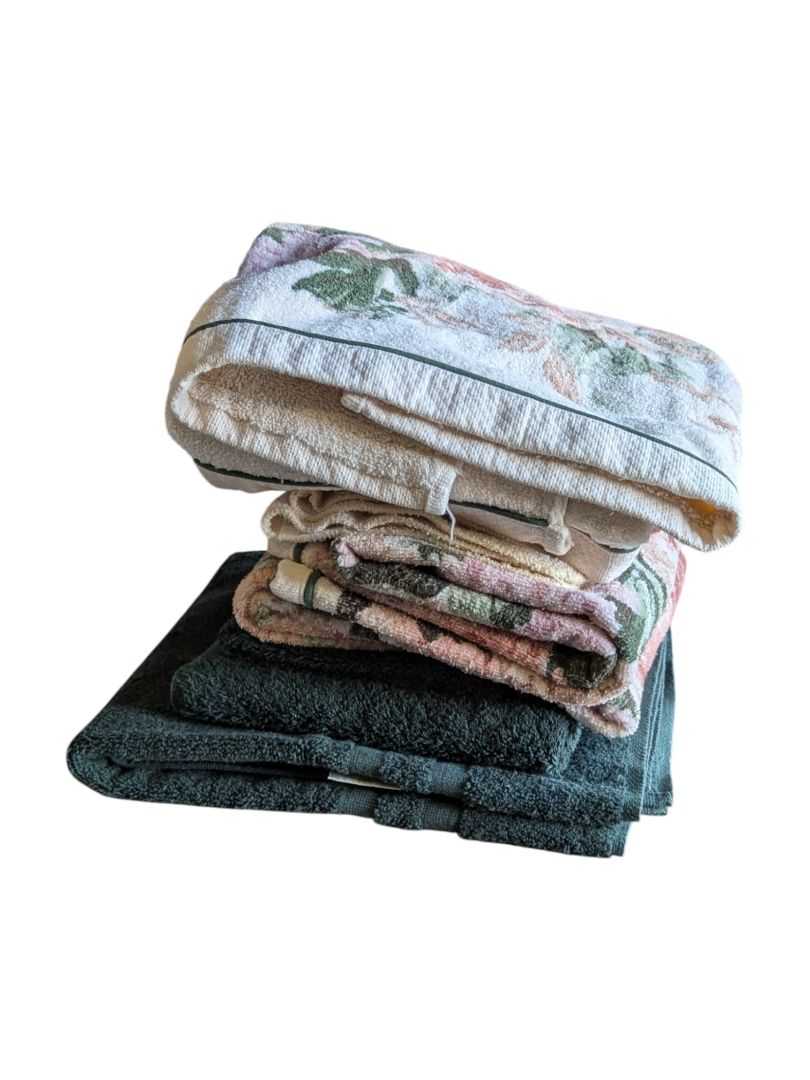 Mix of Towels and Shower Curtian w/ Metal Decorative Leaf Curtain Hooks (6 towels, 1 Curtian and 12 Hooks Set)