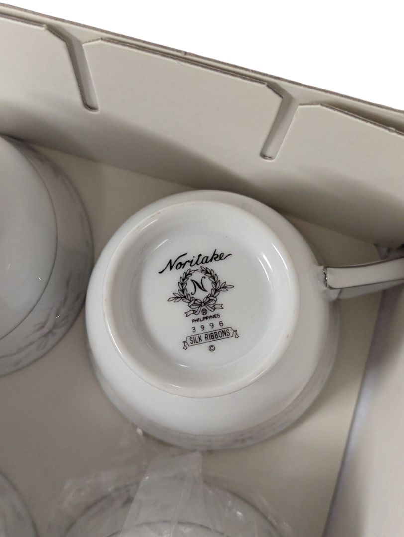 Noritake “Silk Ribbons” Fine Porcelain Dinnerware Set