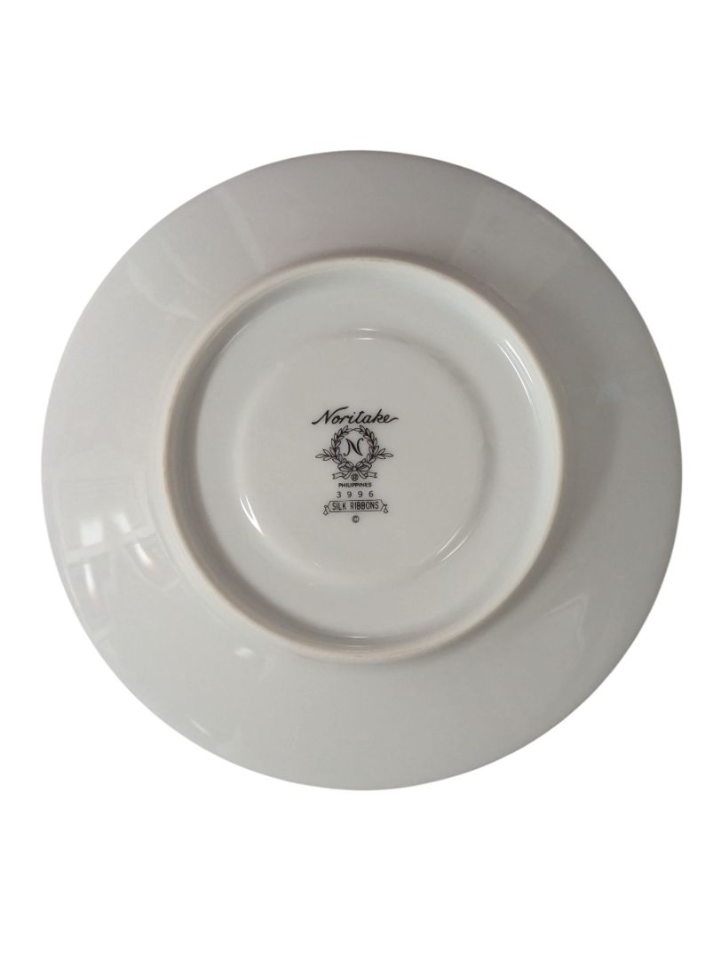 Noritake “Silk Ribbons” Fine Porcelain Dinnerware Set